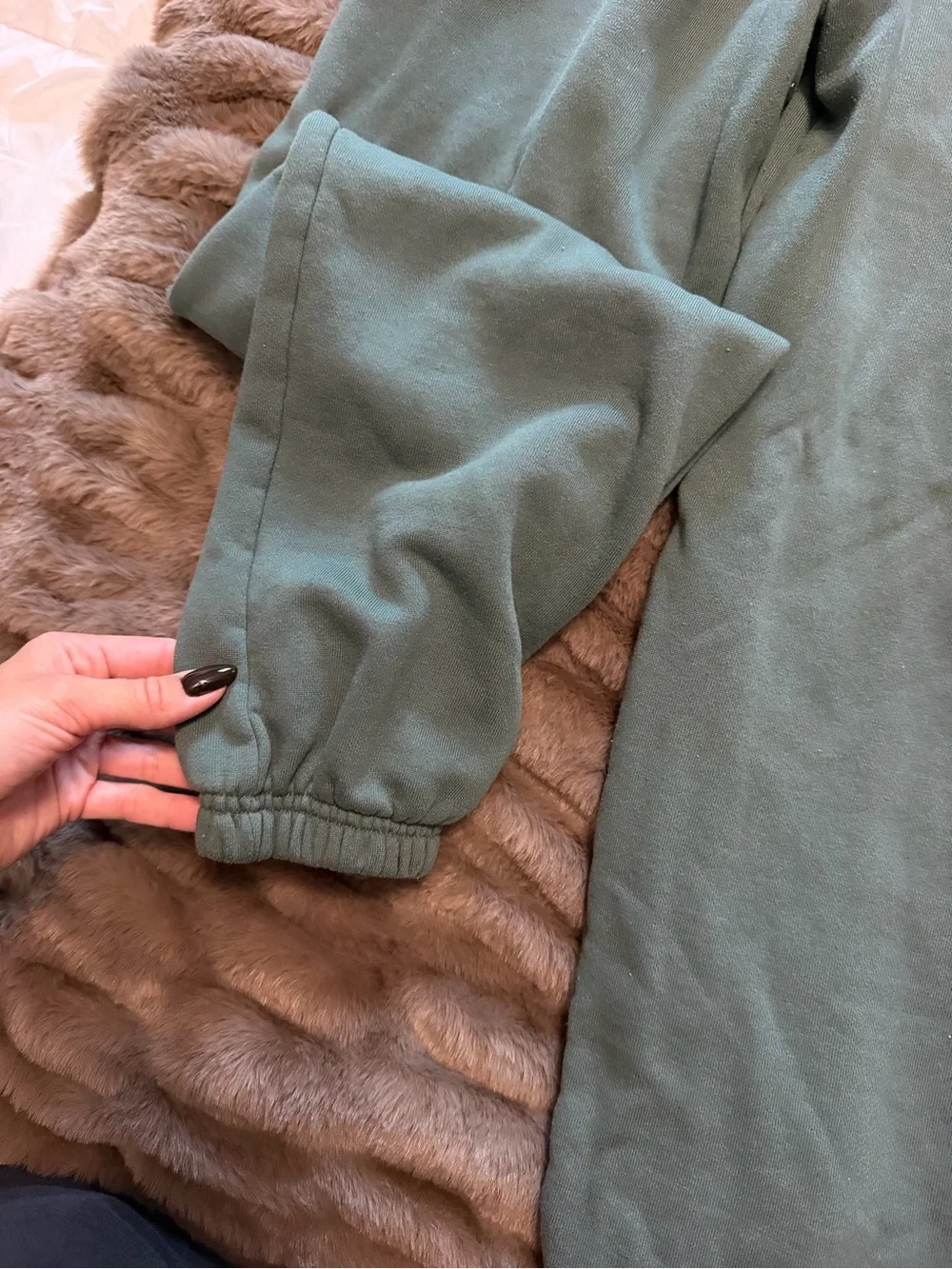 Alo Accolade Crewneck in clover green